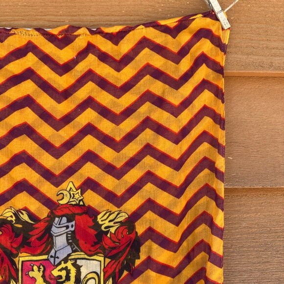 Vintage Y2K Harry Potter Gryffindor Infinity Scarf Chevron Pattern Yellow & Red - Picture 10 of 16
